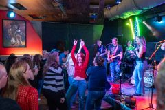 Maddys-Bar-and-Music-Lounge-Waukesha-WI-Noisy-Neighbors-Band-DSC02042-20240426