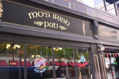 100_0960 - Noisy Neighbors Band at Mo's Irish Pub Downtown Milwaukee