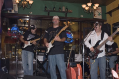 pict0102 - Noisy Neighbors Band at Mo's Irish Pub Downtown Milwaukee