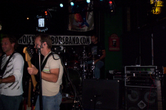 507-1Noisy Neighbors Band at Mo's Irish Pub in Wauwatosa