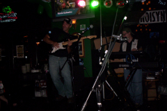 515-1Noisy Neighbors Band at Mo's Irish Pub in Wauwatosa