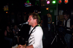 522-1Noisy Neighbors Band at Mo's Irish Pub in Wauwatosa