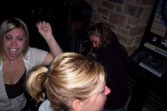 832-1 - Noisy Neighbors Band at Mo's Irish Pub in Wauwatosa