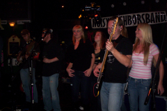 1057-1- Noisy Neighbors Band at Mo's Irish Pub in Wauwatosa