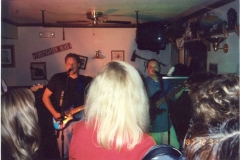 b6.fhouse Noisy Neighbors Band